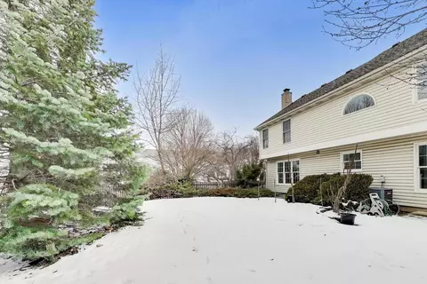 Exterior - 1137 Fieldstone Ln, Bartlett, IL 60103 photo 3 of 3