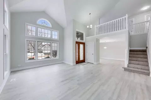 Living - 1137 Fieldstone Ln, Bartlett, IL 60103 photo 2 of 5