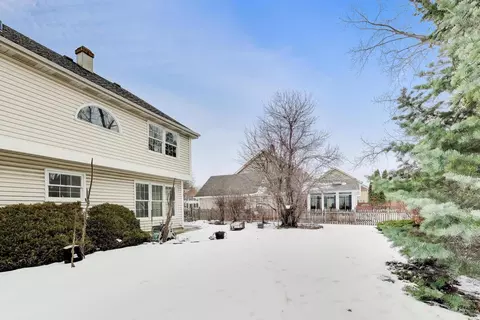 Exterior - 1137 Fieldstone Ln, Bartlett, IL 60103 photo 2 of 3