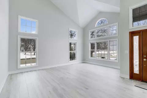 Living - 1137 Fieldstone Ln, Bartlett, IL 60103 photo 1 of 5