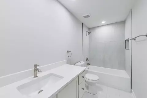 Bath - 1137 Fieldstone Ln, Bartlett, IL 60103 photo 4 of 4