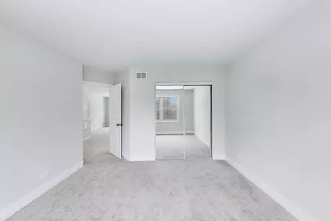 Bedroom - 1137 Fieldstone Ln, Bartlett, IL 60103 photo 3 of 10