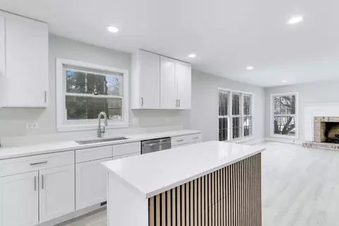 Kitchen - 1137 Fieldstone Ln, Bartlett, IL 60103 photo 1 of 4