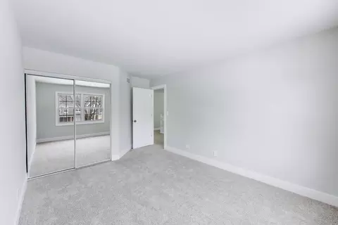 Bedroom - 1137 Fieldstone Ln, Bartlett, IL 60103 photo 6 of 10