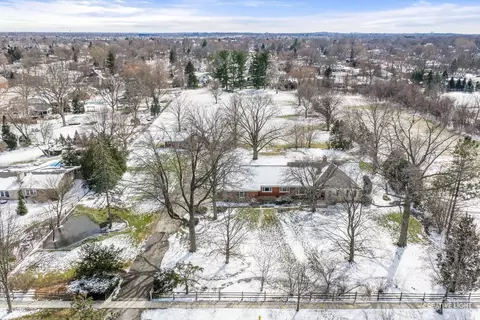View/Area - 116 E Farnham Ln, Wheaton, IL 60189 photo 3 of 7