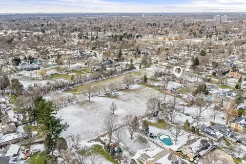 View/Area - 116 E Farnham Ln, Wheaton, IL 60189 photo 6 of 7