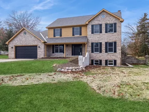 6105 N Wyndwood Dr, Crystal Lake, IL 60014