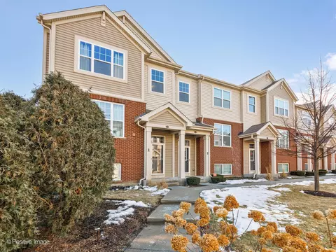 108 S Dee Rd #1, Park Ridge, IL 60068