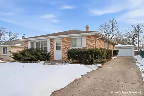 2015 N Jackson St, Waukegan, IL 60087