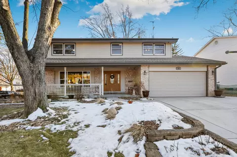 17 W435 Concord Pl, Darien, IL 60561