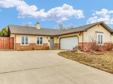 716 Devonshire Dr, Champaign, IL 61820