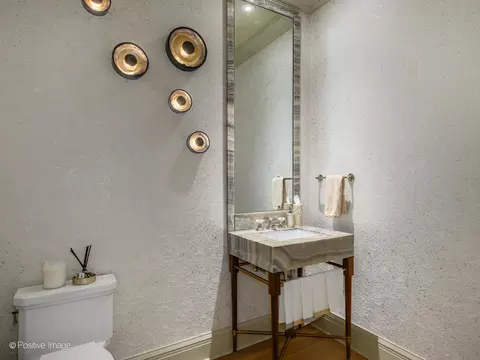 Bath - Undisclosed, Chicago, IL 60611 photo 5 of 6