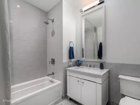Bath - Undisclosed, Chicago, IL 60611 photo 4 of 6