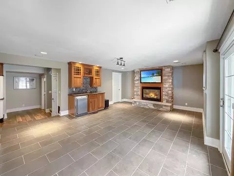 Living - 1121 Lawn Pl, Freeport, IL 61032 photo 1 of 2