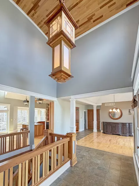 Entry Way - 1121 Lawn Pl, Freeport, IL 61032 photo 4 of 8