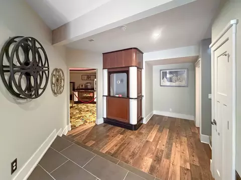 Entry Way - 1121 Lawn Pl, Freeport, IL 61032 photo 7 of 8