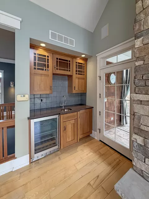 Kitchen - 1121 Lawn Pl, Freeport, IL 61032 photo 8 of 9