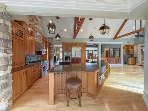 Kitchen - 1121 Lawn Pl, Freeport, IL 61032 photo 9 of 9