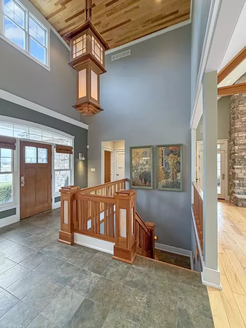 Entry Way - 1121 Lawn Pl, Freeport, IL 61032 photo 1 of 8