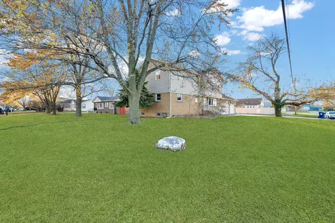 Exterior - 7435 W 74th St, Bridgeview, IL 60455 photo 4 of 8