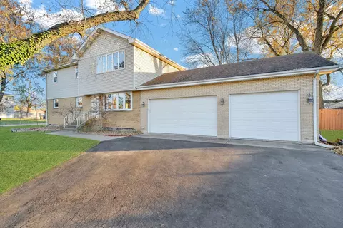 7435 W 74th St, Bridgeview, IL 60455