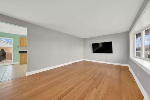 Living - 7435 W 74th St, Bridgeview, IL 60455 photo 2 of 4