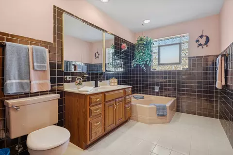 Bath - 1603 Ashton Ct, Wheaton, IL 60187 photo 1 of 2