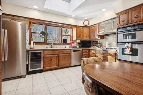 Kitchen - 1603 Ashton Ct, Wheaton, IL 60187 photo 1 of 2