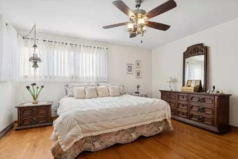 Bedroom - 1603 Ashton Ct, Wheaton, IL 60187 photo 4 of 4