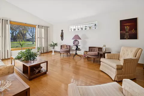 Living - 1603 Ashton Ct, Wheaton, IL 60187 photo 1 of 2