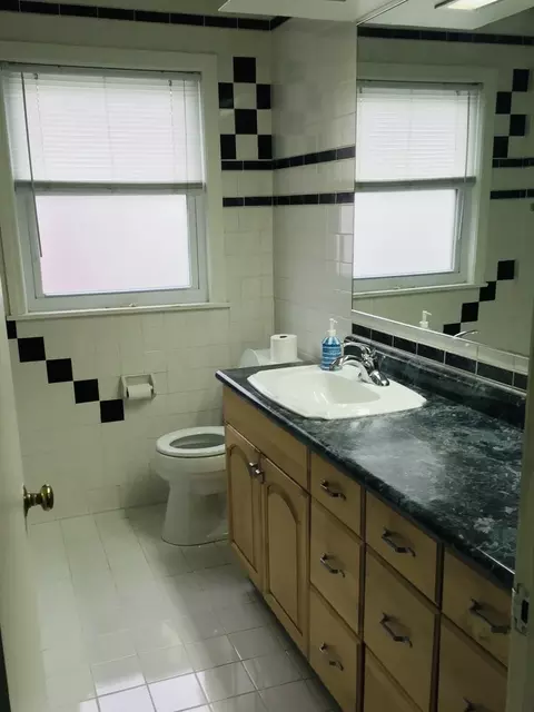 Bath - 9532 Springfield Ave, Evanston, IL 60203 photo 2 of 3