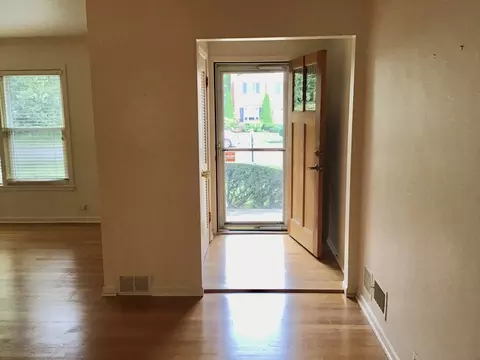 Entry Way - 9532 Springfield Ave, Evanston, IL 60203 photo 1 of 1