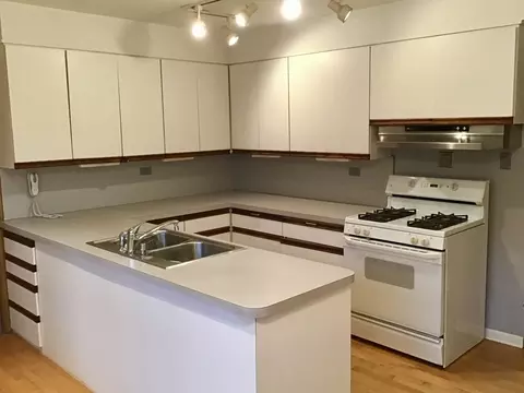 Kitchen - 9532 Springfield Ave, Evanston, IL 60203 photo 2 of 3