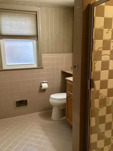 Bath - 9532 Springfield Ave, Evanston, IL 60203 photo 1 of 3