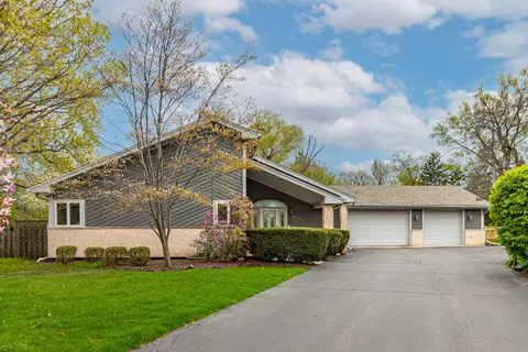 16373 W Menna Ln, Lincolnshire, IL 60069
