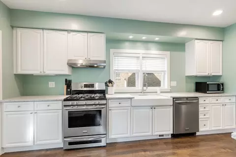 Kitchen - 4252 N Bernard St, Chicago, IL 60618 photo 1 of 2