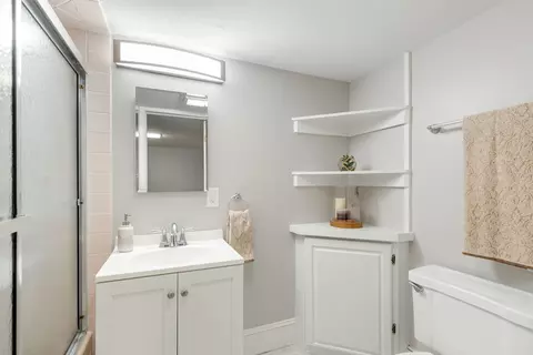 Bath - 4252 N Bernard St, Chicago, IL 60618 photo 1 of 2