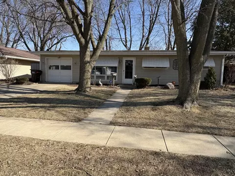 1164 Westview Dr, Rochelle, IL 61068