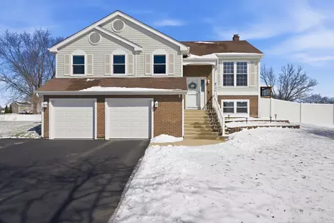 396 Nantucket Ct, Bartlett, IL 60103