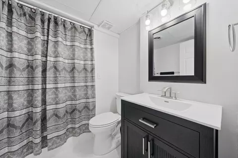 Bath - 396 Nantucket Ct, Bartlett, IL 60103 photo 2 of 2