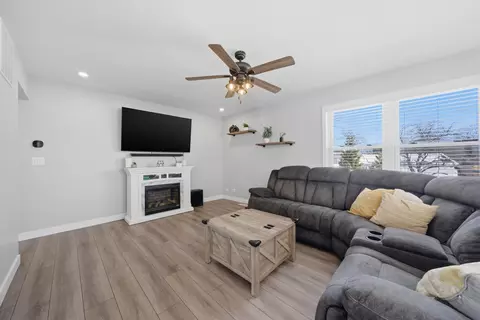 Living - 396 Nantucket Ct, Bartlett, IL 60103 photo 1 of 1