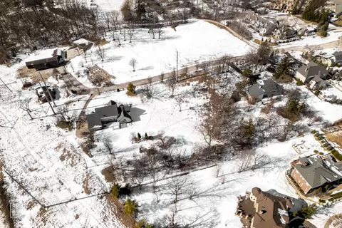 10 S S641 S Garfield Ave, Burr Ridge, IL 60527