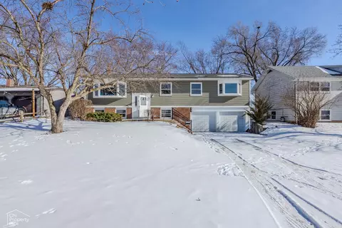 6967 Hemlock St, Hanover Park, IL 60133