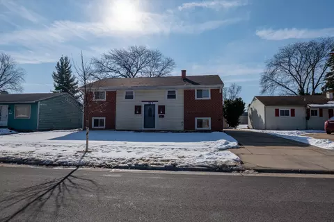 71 Cambridge Ln, Glendale Heights, IL 60139