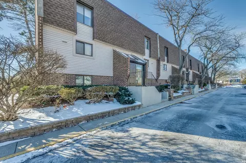 421 Elm St #6K, Deerfield, IL 60015