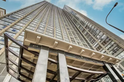 655 W Irving Park Rd #4808, Chicago, IL 60613