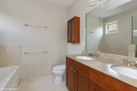 Bath - 21 Northfield Ter #21, Wheeling, IL 60090 photo 2 of 4