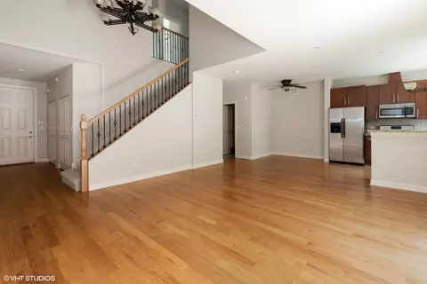 Living - 21 Northfield Ter #21, Wheeling, IL 60090 photo 2 of 5