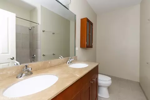 Bath - 21 Northfield Ter #21, Wheeling, IL 60090 photo 3 of 4
