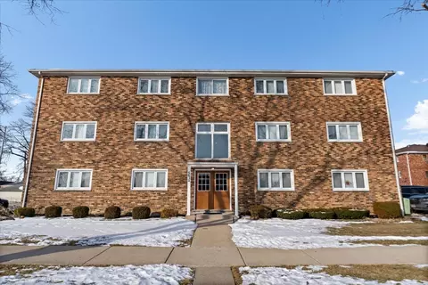 5834 W 77th St #104, Burbank, IL 60459